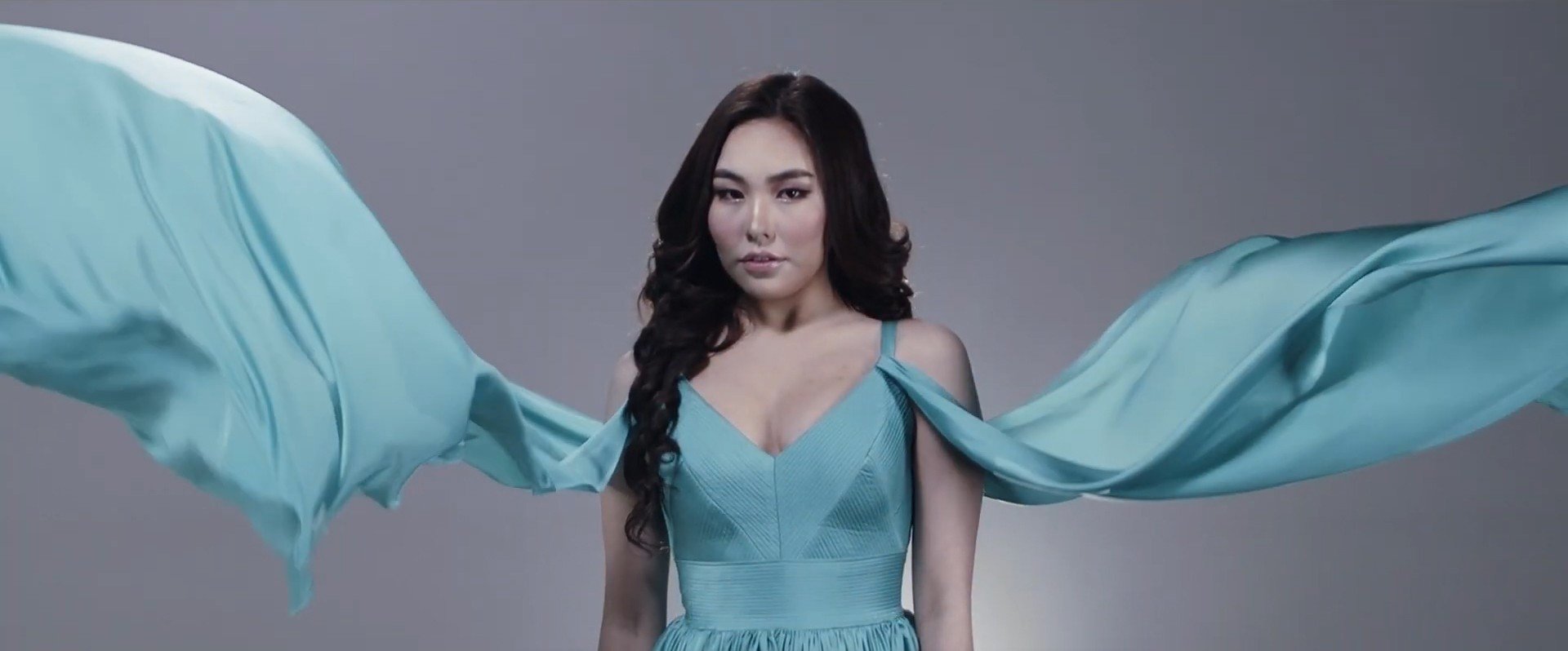 Ц.Энгүүн “Халуун зүрх” киноны дууг дуулжээ